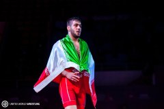 امیرحسین فیروزپور و پرچم ایران پس از کسب طلا در قهرمانی آسیا