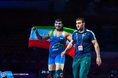 در افتخار یدالله محبی و احسن امینی با پرچم ایران در قهرمانی آسیا