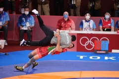 سالتوی محمدرضا گرایی روی محمد بنا پس از قهرمانی در المپیک توکیو